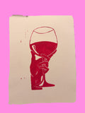 Håndtrykt linoleumstryk af et “bette” glas vin.